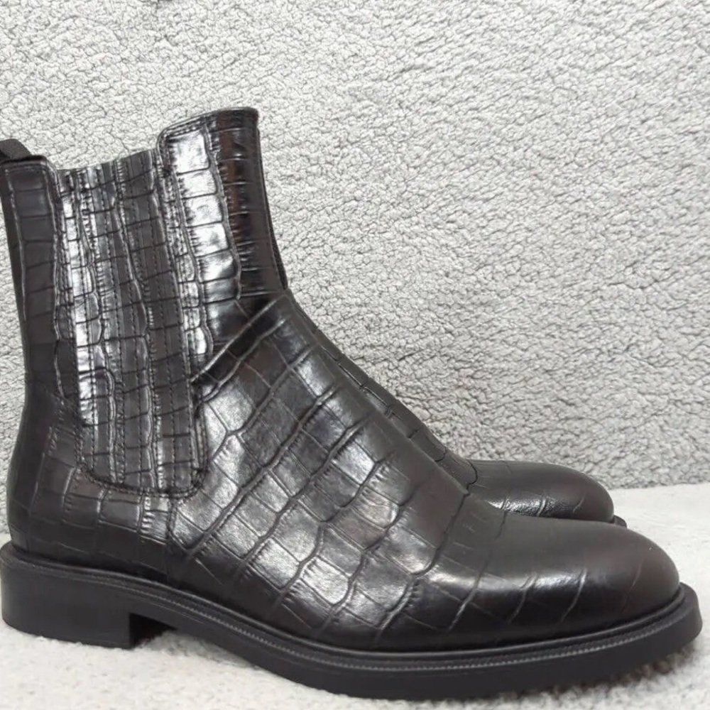 Vagabond Amina Chelsea boots in black croc leather US 7